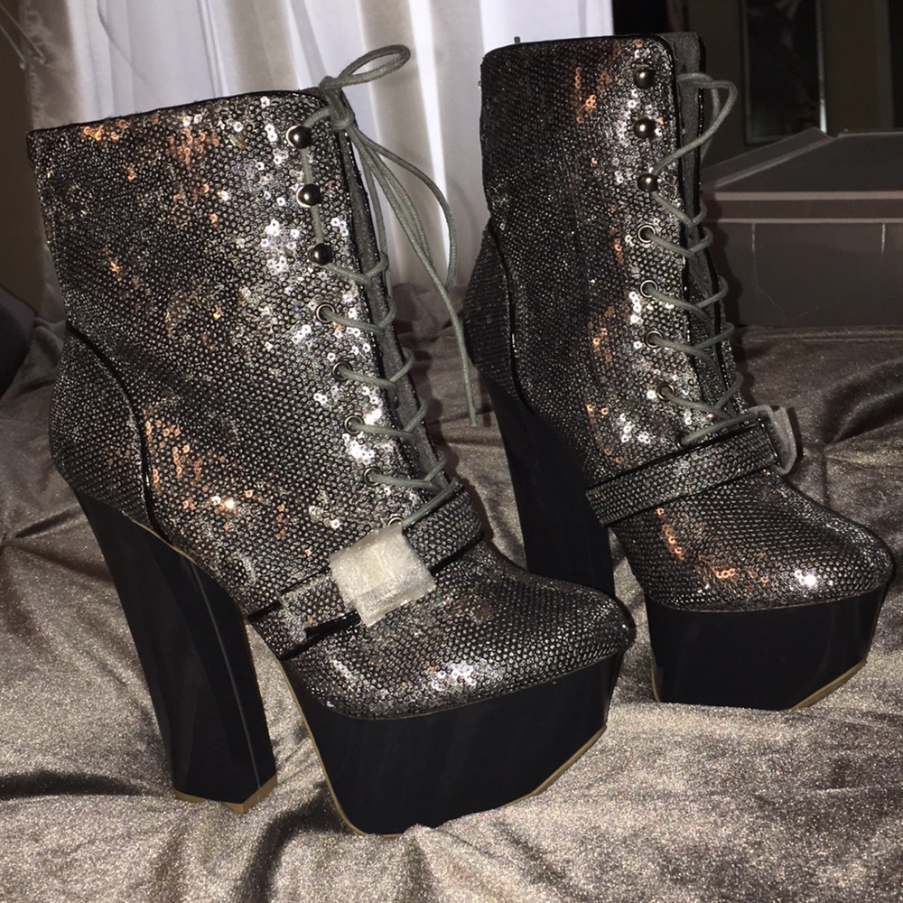 Platform high heeled boots